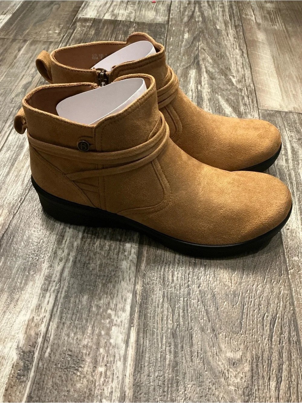 Bzees Tan Ankle Bootie with Wrap Detail Size q0